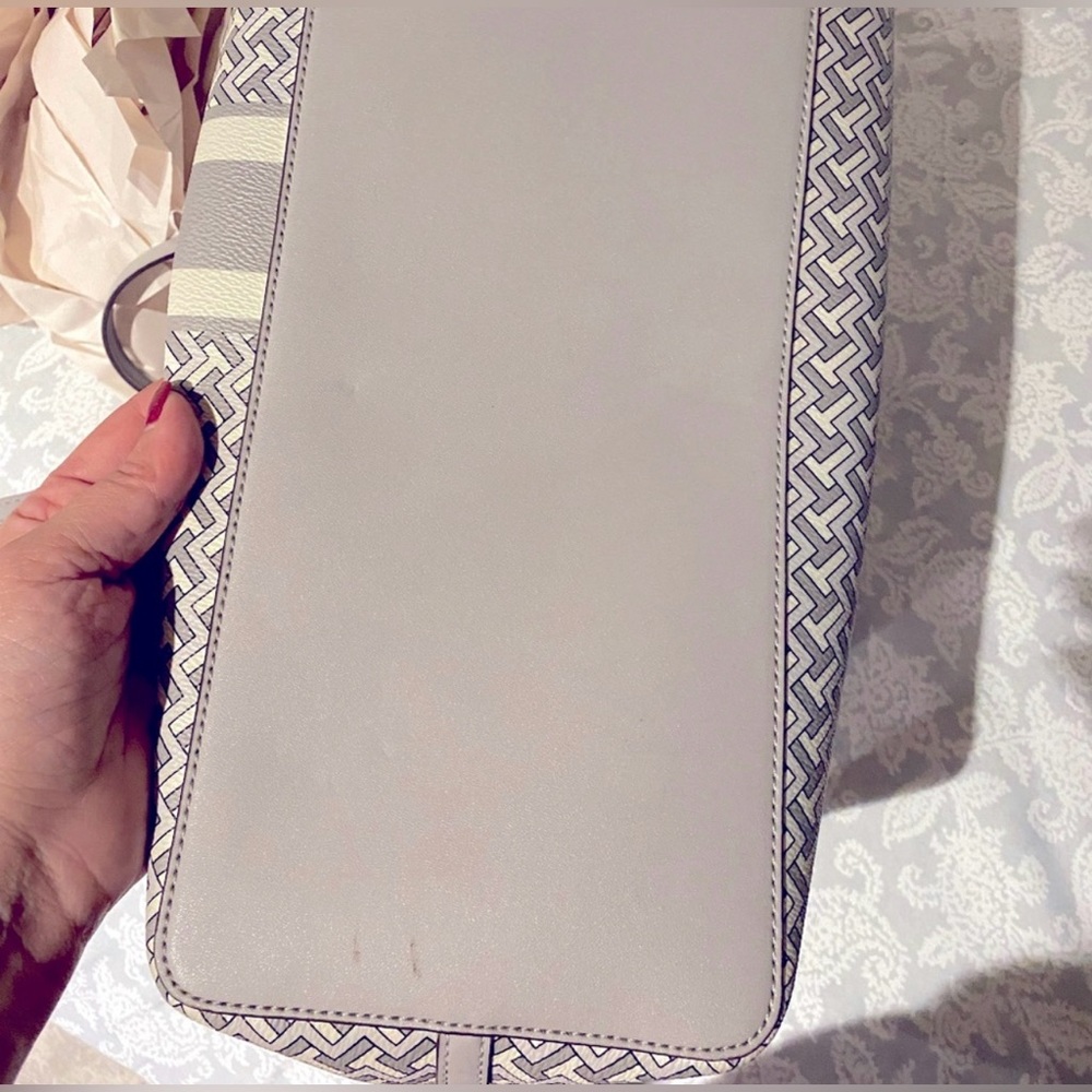 Tory Burch T Zag Tote Gray/White - Picture 4 of 10